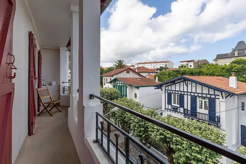 Exceptionnel 3 Pieces Art Deco En Dernier Etage Avec Garage Prive Centre Biarritz Appartement Buitenkant foto