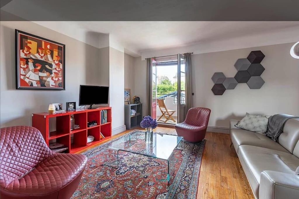 Exceptionnel 3 Pieces Art Deco En Dernier Etage Avec Garage Prive Centre Biarritz Appartement Buitenkant foto